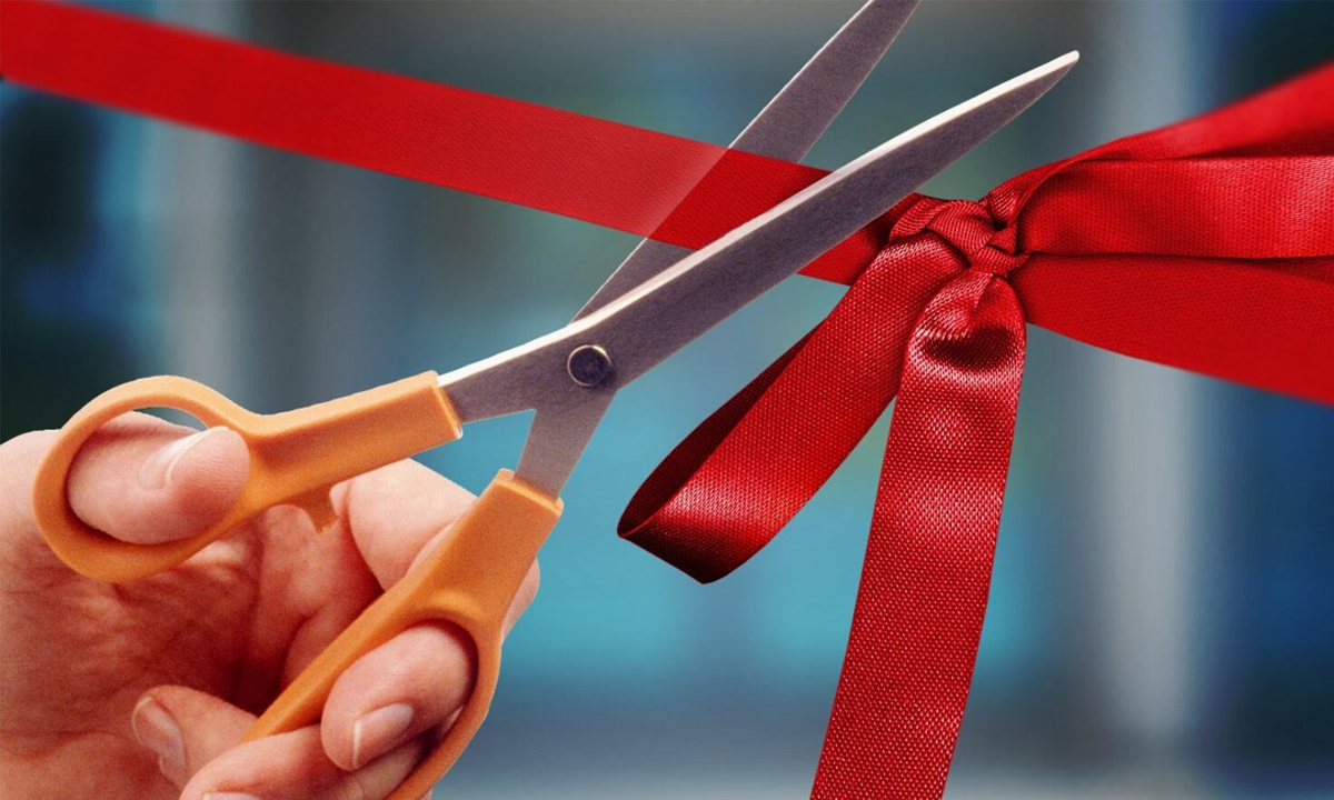 افتتاح معرض المبيعات